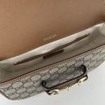 Gucci-Style Top Handle Mini Bag – Black Embossed GG Leather with Gold-Tone Hardware & Adjustable Strap - 图片 4