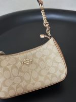COACH Signature Chain Handle Bag – Beige Monogram Canvas, Gold-Tone Chain Strap, Mini Crossbody, Designer Handbag - 图片 7