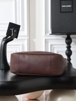 Saint Laurent-Style Tote Bag – Burgundy Quilted Leather with Metallic YSL Logo & Dual Handles – Designer-Inspired Work & Travel Bag for Women - 图片 4