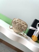 Chanel-Style Mini Heart Bag – Quilted Leather with Gold-Tone Chain & CC Logo (8 Colors Available) - 图片 7