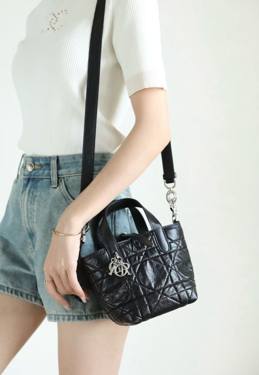 a6ccbf6b31783f7da67b4d4af56f8efc Dior Mini Lady Dior Bag – Quilted Leather, Iconic Logo Charm, Structured Silhouette, Designer Tote with Top Handle - 图片 1