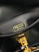 Prada-Style Leather & Nylon Tote Handbag – Minimalist Top Handle Bag with Triangular Logo – Designer-Inspired Shoulder Bag for Women - 图片 7