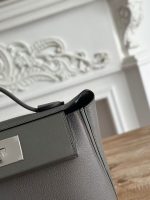 Hermès Mini Constance Bag – 15 Color Options, Dual-Tone Design, Signature Clasp, Handcrafted Leather Luxury - 图片 5