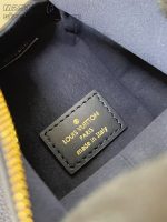 Louis Vuitton-Style Capucines Mini Bag – Navy Blue Grained Leather with Gold-Tone Hardware & Signature Lock Design (M25160) - 图片 4