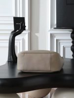 Saint Laurent-Style Tote Bag – Burgundy Quilted Leather with Metallic YSL Logo & Dual Handles – Designer-Inspired Work & Travel Bag for Women - 图片 5