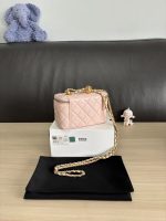 Chanel-Style Mini Vanity Bag – White Quilted Leather with Top Handle & Silver-Tone Chain - 图片 3