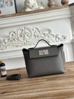 Hermès Mini Constance Bag – 15 Color Options, Dual-Tone Design, Signature Clasp, Handcrafted Leather Luxury - 图片 4
