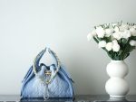 Chanel-Style Gabrielle Hobo Bag – Light Blue Quilted Leather with Gold-Tone Chain & Dual Strap Design - 图片 8