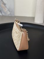 COACH Signature Chain Handle Bag – Beige Monogram Canvas, Gold-Tone Chain Strap, Mini Crossbody, Designer Handbag - 图片 6