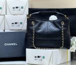 Chanel-Style Classic Hobo Bag Collection – Multi-Color Quilted Leather with Gold-Tone Chain & CC Logo - 图片 5