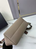 Prada-Style Leather & Nylon Tote Handbag – Minimalist Top Handle Bag with Triangular Logo – Designer-Inspired Shoulder Bag for Women - 图片 4