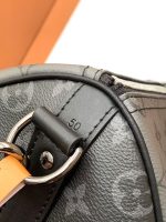 Louis Vuitton-Style Keepall Travel Duffel – Dark Gray Monogram Leather with Black Trim & Removable Shoulder Strap - 图片 3