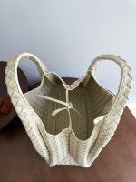 Bottega Veneta beige Intrecciato Pouch Bag – Iconic Weave, Leather Hobo, Designer Handbag - 图片 6