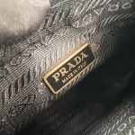 Prada-Style Leather & Nylon Tote Handbag – Minimalist Top Handle Bag with Triangular Logo – Designer-Inspired Shoulder Bag for Women - 图片 4