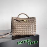 Bottega Veneta Mini Pouch Bag – Iconic Intrecciato Weave, Neutral Color Palette, Leather Tote, Designer Handbag - 图片 3