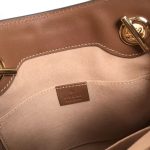 Gucci-Style Padlock Mini Bag – Beige GG Monogram Canvas with Brown Leather Trim & Gold-Tone Lock Clasp - 图片 3