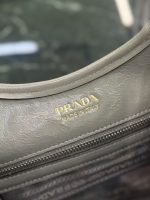 Prada-Style Leather & Nylon Tote Handbag – Minimalist Top Handle Bag with Triangular Logo – Designer-Inspired Shoulder Bag for Women - 图片 3