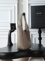 Saint Laurent-Style Tote Bag – Burgundy Quilted Leather with Metallic YSL Logo & Dual Handles – Designer-Inspired Work & Travel Bag for Women - 图片 4