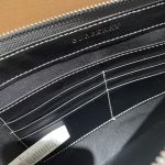 Burberry Check Clutch Bag – Iconic Plaid Pattern, Wrist Strap, Zip Closure, Designer Handbag - 图片 4