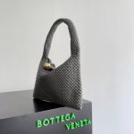 Bottega Veneta beige Intrecciato Pouch Bag – Iconic Weave, Leather Hobo, Designer Handbag - 图片 5