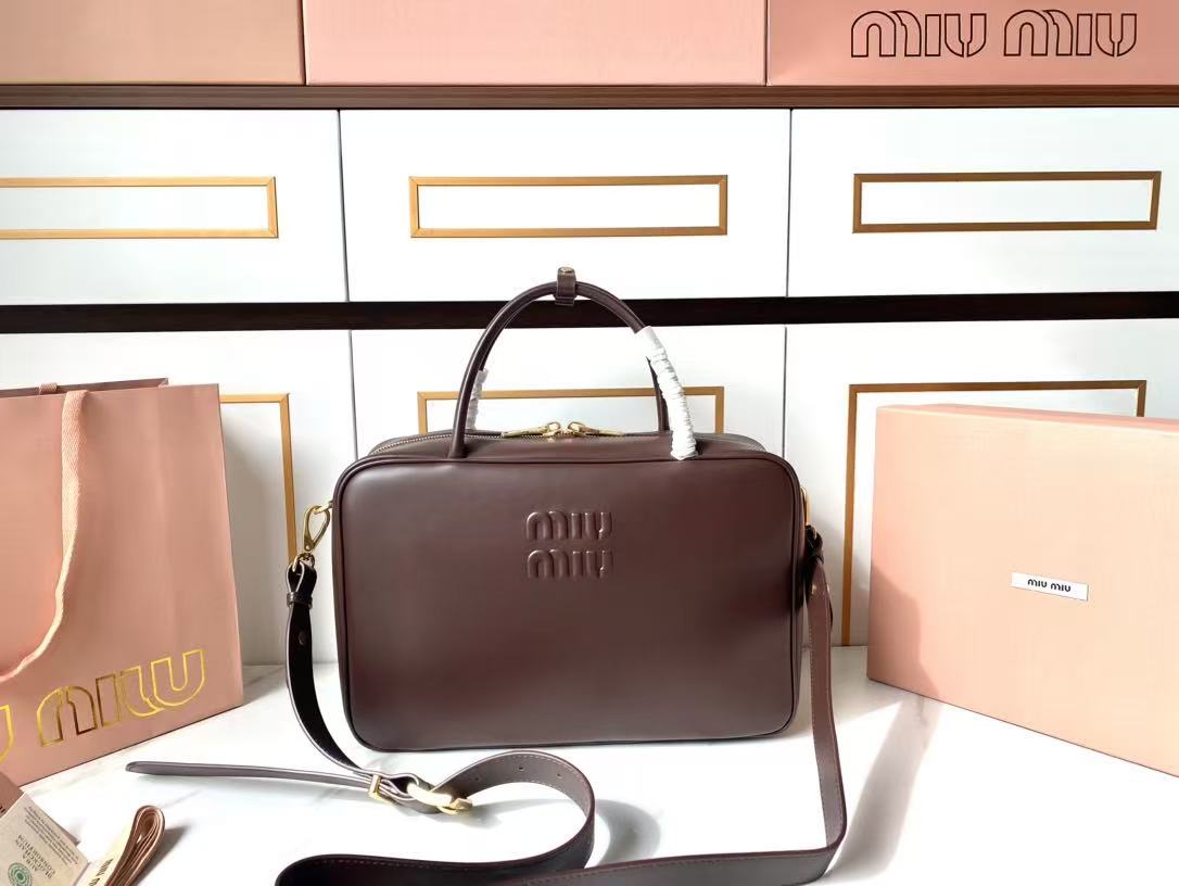 c2cf09ddcd99ab149340048e075fe4b6 Miu Miu-Style Mini Dome Bag – Iconic Metal Strap Detail, Embossed Logo, Premium Leather Handbag with Detachable Shoulder Strap - 图片 1