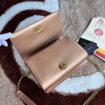 Dolce & Gabbana-Style Quilted Mini Bag – Sunburst Stitching with Ornate Heart Clasp - 图片 6