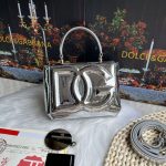 Dolce & Gabbana-Style Mini DG Logo Bag – High-Gloss Patent Leather with 3D Embossed Logo - 图片 4