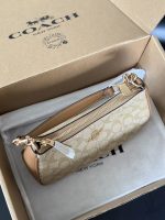 COACH Signature Chain Handle Bag – Beige Monogram Canvas, Gold-Tone Chain Strap, Mini Crossbody, Designer Handbag - 图片 5