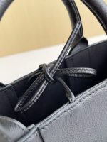 Bottega Veneta Cassette Bag – Iconic Box-Weave Design, Multi-Color Options, Leather Tote, Designer Handbag - 图片 5