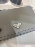 Prada-Style Leather & Nylon Tote Handbag – Minimalist Top Handle Bag with Triangular Logo – Designer-Inspired Shoulder Bag for Women - 图片 6