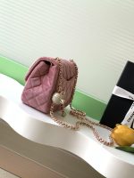 Chanel-Style Velvet Flap Bag – Classic Quilted Design with Gold-Tone Chain & Pearl Ball Charm (Multi-Color Available) - 图片 4