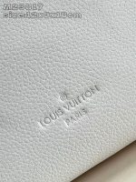 Louis Vuitton-Style Capucines Mini Bag – white Grained Leather with Gold-Tone Hardware & Signature Lock Design (M25160) - 图片 4