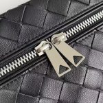 Bottega Veneta Mini Intrecciato Box Bag – Black Leather, Iconic Weaving, Dual Zip Closure, Designer Handbag - 图片 3