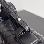 Bottega Veneta Mini Intrecciato Box Bag – Black Leather, Iconic Weaving, Dual Zip Closure, Designer Handbag - 图片 2