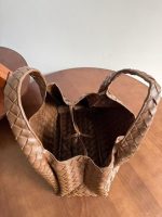 Bottega Veneta Brown Intrecciato Pouch Bag – Iconic Weave, Leather Hobo, Designer Handbag - 图片 8