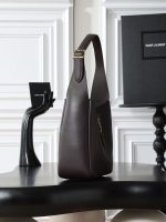 Saint Laurent-Style Tote Bag – Burgundy Quilted Leather with Metallic YSL Logo & Dual Handles – Designer-Inspired Work & Travel Bag for Women - 图片 4