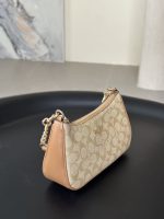 COACH Signature Chain Handle Bag – Beige Monogram Canvas, Gold-Tone Chain Strap, Mini Crossbody, Designer Handbag - 图片 4