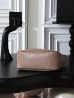 Saint Laurent-Style Tote Bag – Burgundy Quilted Leather with Metallic YSL Logo & Dual Handles – Designer-Inspired Work & Travel Bag for Women - 图片 3