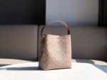 COACH Signature Bucket Bag – Beige Monogram Canvas, Brown Leather Trim, Adjustable Strap, Designer Crossbody Bag - 图片 3