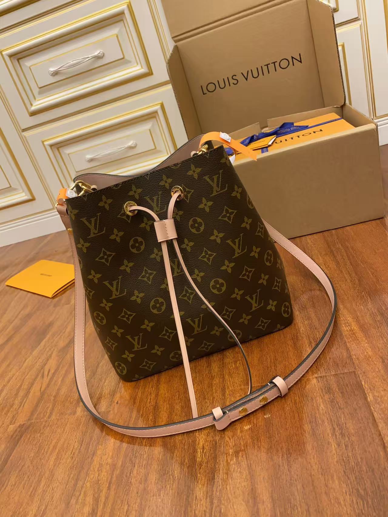 d502c1b4b62cb013617a1819287dbeff Louis Vuitton-Style Neverfull Bucket Bag – Brown Monogram Canvas with Soft Leather Trim & Adjustable Shoulder Strap - 图片 1