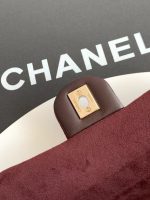 Chanel-Style Velvet Flap Bag – Classic Quilted Design with Gold-Tone Chain & Pearl Ball Charm (Multi-Color Available) - 图片 16