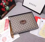 Gucci-Style GG Supreme Clutch Wallet – Beige Monogram Canvas with Gold-Tone Snake Head Charm, Oval Logo Badge & Zip Closure - 图片 5