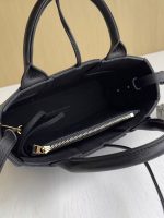 Bottega Veneta Cassette Bag – Iconic Box-Weave Design, Multi-Color Options, Leather Tote, Designer Handbag - 图片 3