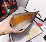 Gucci-Style GG Supreme Clutch Wallet – Beige Monogram Canvas with Gold-Tone Snake Head Charm, Oval Logo Badge & Zip Closure - 图片 4