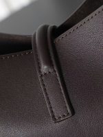 Saint Laurent-Style Tote Bag – Burgundy Quilted Leather with Metallic YSL Logo & Dual Handles – Designer-Inspired Work & Travel Bag for Women - 图片 3