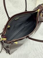 Prada-Style Leather & Nylon Tote Handbag – Minimalist Top Handle Bag with Triangular Logo – Designer-Inspired Shoulder Bag for Women - 图片 3