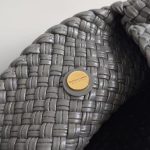 Bottega Veneta beige Intrecciato Pouch Bag – Iconic Weave, Leather Hobo, Designer Handbag - 图片 4