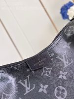 Louis Vuitton-Style New Moon Bag – Black Monogram Leather with Sleek Design & Adjustable Strap (M47158) - 图片 3