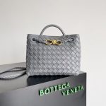 Bottega Veneta Mini Pouch Bag – Iconic Intrecciato Weave, Neutral Color Palette, Leather Tote, Designer Handbag - 图片 9