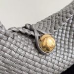 Bottega Veneta beige Intrecciato Pouch Bag – Iconic Weave, Leather Hobo, Designer Handbag - 图片 3